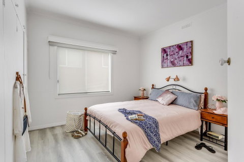 A Wave From It All - Accommodation Brisbane 0