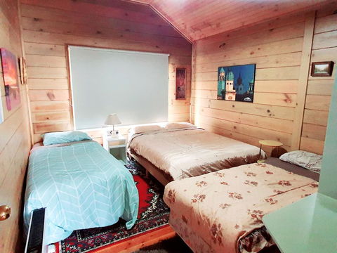 Abelia Cottages SPA LAKESIDE COTTAGE NO 1 - Accommodation Brisbane 1