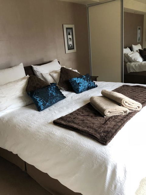 About Time Retreats- Studio Seven - Accommodation Brisbane 3