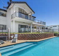 Above and Beyond - Beautiful Home with Pool - Accommodation Brisbane