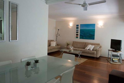 Absolute Beachfront - Mooloolaba - Accommodation Brisbane 2