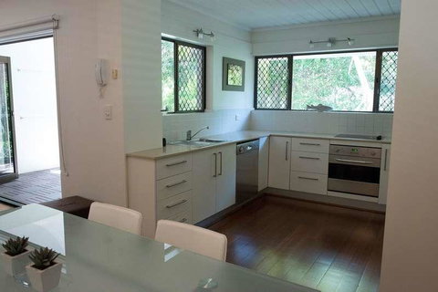 Absolute Beachfront - Mooloolaba - Accommodation Brisbane 3