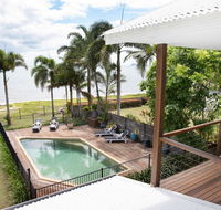 ABSOLUTE BEACHFRONT BLISS  NEWELL BEACH - Accommodation Brisbane