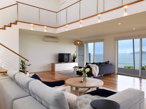 Absolute Waterfront - Accommodation Brisbane 0