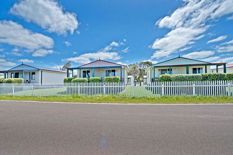 Acclaim Rose Gardens Beachside Holiday Park - Accommodation Brisbane 1