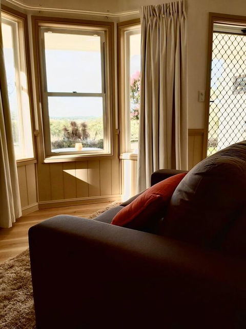 Accommodation Creek Cottages & Sundown View Suites - Accommodation Brisbane 3