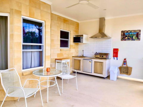 Accommodation Creek Cottages & Sundown View Suites - Accommodation Brisbane 2