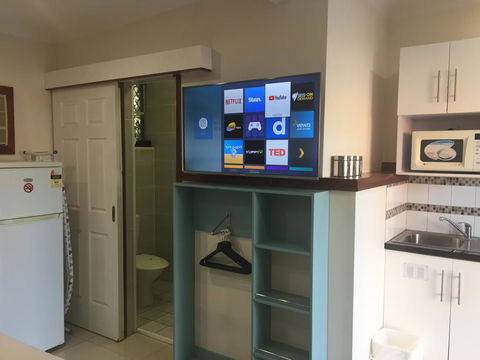 Across Country Motel And Serviced Apartments - Accommodation Brisbane 2