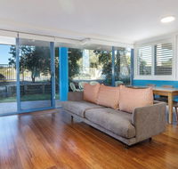 Across the road from the beach - Accommodation Brisbane