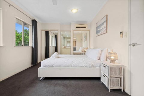 Discover A Lush Poolside Stay At The Lakes Resort - Accommodation Brisbane 2