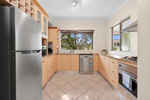 Discover A Lush Poolside Stay At The Lakes Resort - Accommodation Brisbane 4