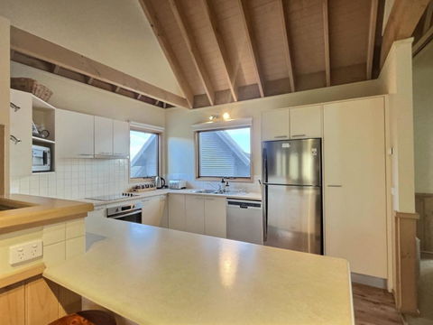 Dragonfly Chalet - Accommodation Brisbane 3