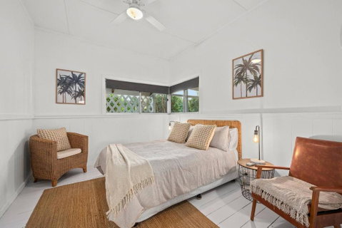 Driftwood Beach House - A Cosy Coastal Cottage - Accommodation Brisbane 3