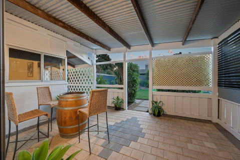 Driftwood Beach House - A Cosy Coastal Cottage - Accommodation Brisbane 4