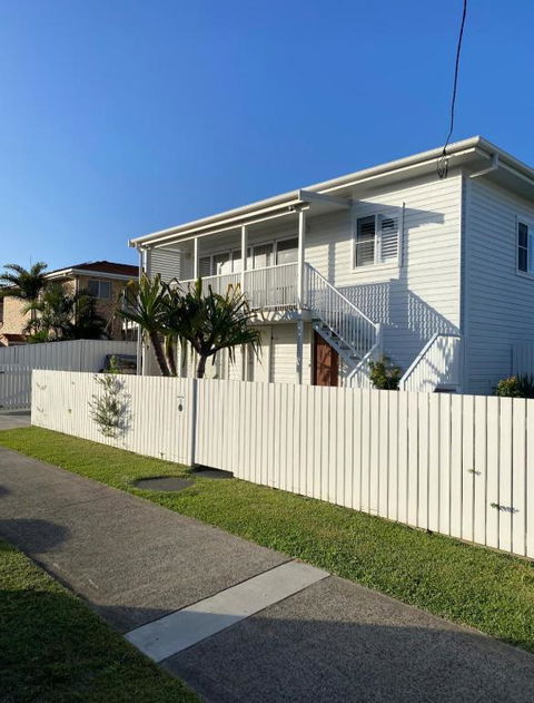 Dudley - Accommodation Brisbane 0