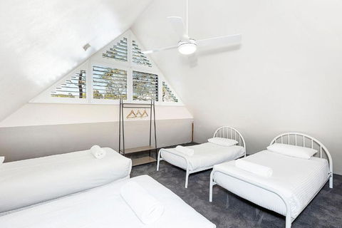 Eagle Bay Beach Lodge - 1 Street Back From Stunning Eagle Bay! - Accommodation Brisbane 2