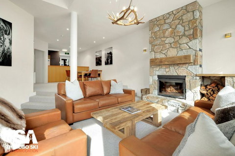 Eagle Oak Chalet - Accommodation Brisbane 1