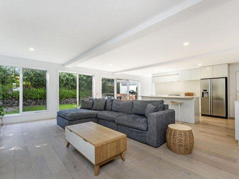 East Beach Retreat - Accommodation Brisbane 2