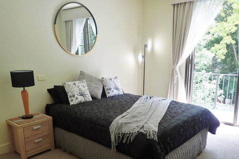 East Melbourne Studio - MCG, CBD, Shops, Transport - Accommodation Brisbane 0
