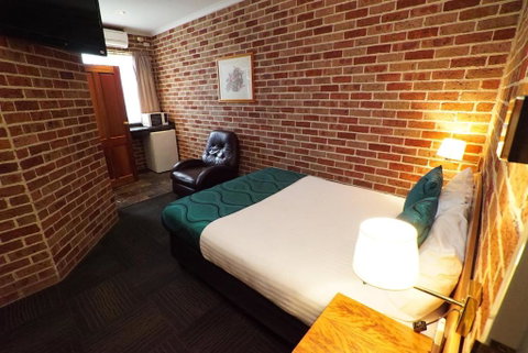 Exies Bagtown - Accommodation Brisbane 2