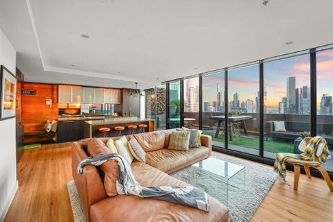 Eiffel Tower - Amazing 28th Floor Apt W Parking - Accommodation Brisbane 1