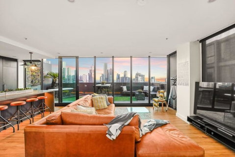 Eiffel Tower - Amazing 28th Floor Apt W Parking - Accommodation Brisbane 2