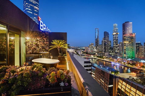 Eiffel Tower - Amazing 28th Floor Apt W Parking - Accommodation Brisbane 0