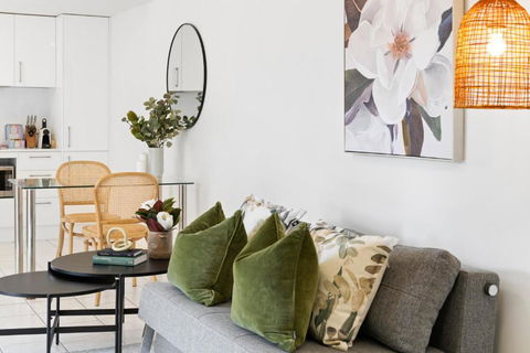 Elegant 1-Bed With Patio Overlooking Nature - Accommodation Brisbane 2
