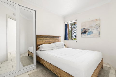 Elegant 1-Bed With Patio Overlooking Nature - Accommodation Brisbane 1