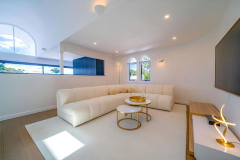 Elegant 3BR Apt -Bondi Junction & Stunning Skyline - Accommodation Brisbane 2