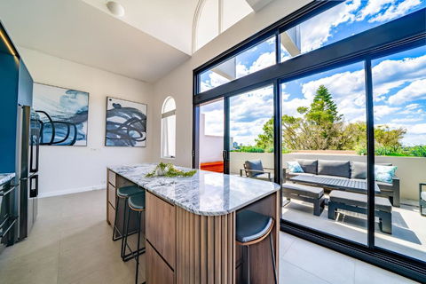 Elegant 3BR Apt -Bondi Junction & Stunning Skyline - Accommodation Brisbane 3