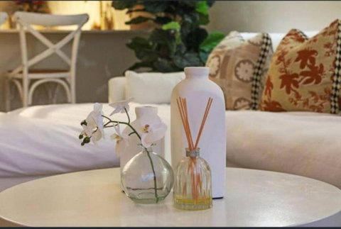 Elegant Oceanview Stay - Accommodation Brisbane 3