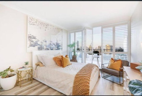 Elegant Oceanview Stay - Accommodation Brisbane 0