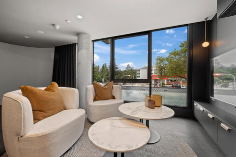 Elegant Studio With Parking - Accommodation Brisbane 1