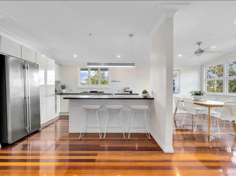 Elegant Villa Near Shopping Mall - Accommodation Brisbane 0