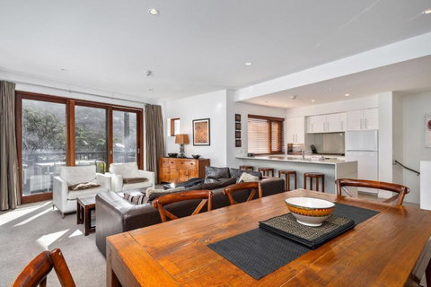 Elevation 2 Bedroom Plus Study With Gas Fire And Spectacular Views - Accommodation Brisbane 0