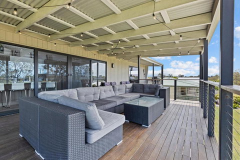 Elevation - Accommodation Brisbane 1