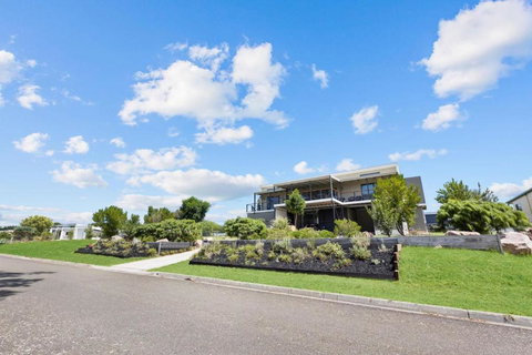 Elevation - Accommodation Brisbane 0