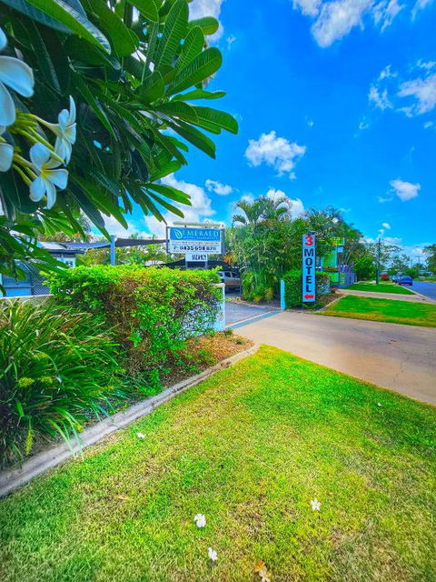 Emerald Motel Apartments - Accommodation Brisbane 0