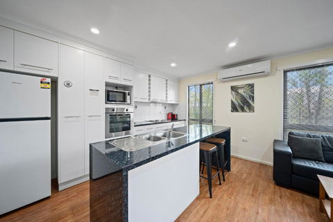 Emerald Motel Apartments - Accommodation Brisbane 1
