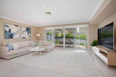 Entire Home In Park Central - Family-Friendly Getaway - Walk To Parks, Shops And Transport In Macarthur - Accommodation Brisbane 2