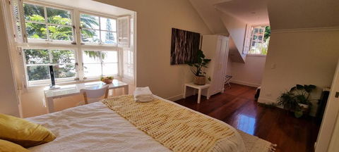Fab 4brm Home With Pool A 15 Min Walk To Beach - Accommodation Brisbane 3