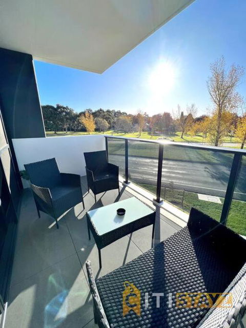 Fab In Phillip - 2bd 2bth Apt - Close To CBR Hospital - Accommodation Brisbane 3