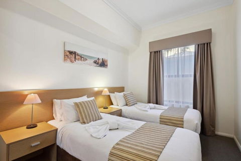 Fabulous Apt In Northbridge With Pool & WiFi - Accommodation Brisbane 3
