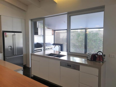 Feel The Magic Of Moffat Steps To The Beach - Accommodation Brisbane 3
