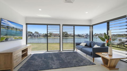 FLOATING ON THE CANALS - 80 COMMODORE CRES - Accommodation Brisbane 2