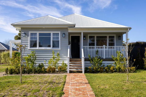 FOREST CORNER - 3 BEDROOM WEATHERBOARD, TRENTHAM - Accommodation Brisbane 0