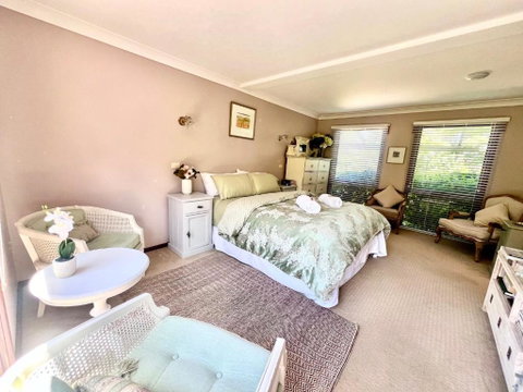 French Provincial The Garden Suite At Chapmans Incl Breakfast & Golf - Accommodation Brisbane 4