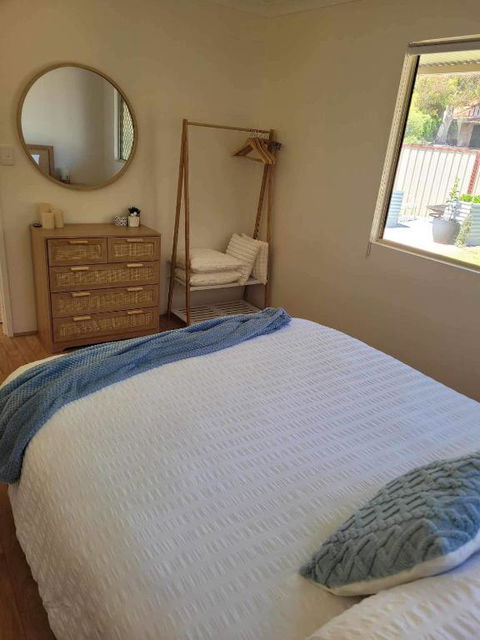 G&R Beach Cottage - Accommodation Brisbane 0