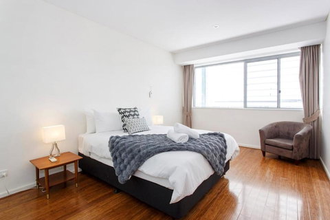 Gallery On High - Large Space With Balcony - Accommodation Brisbane 3